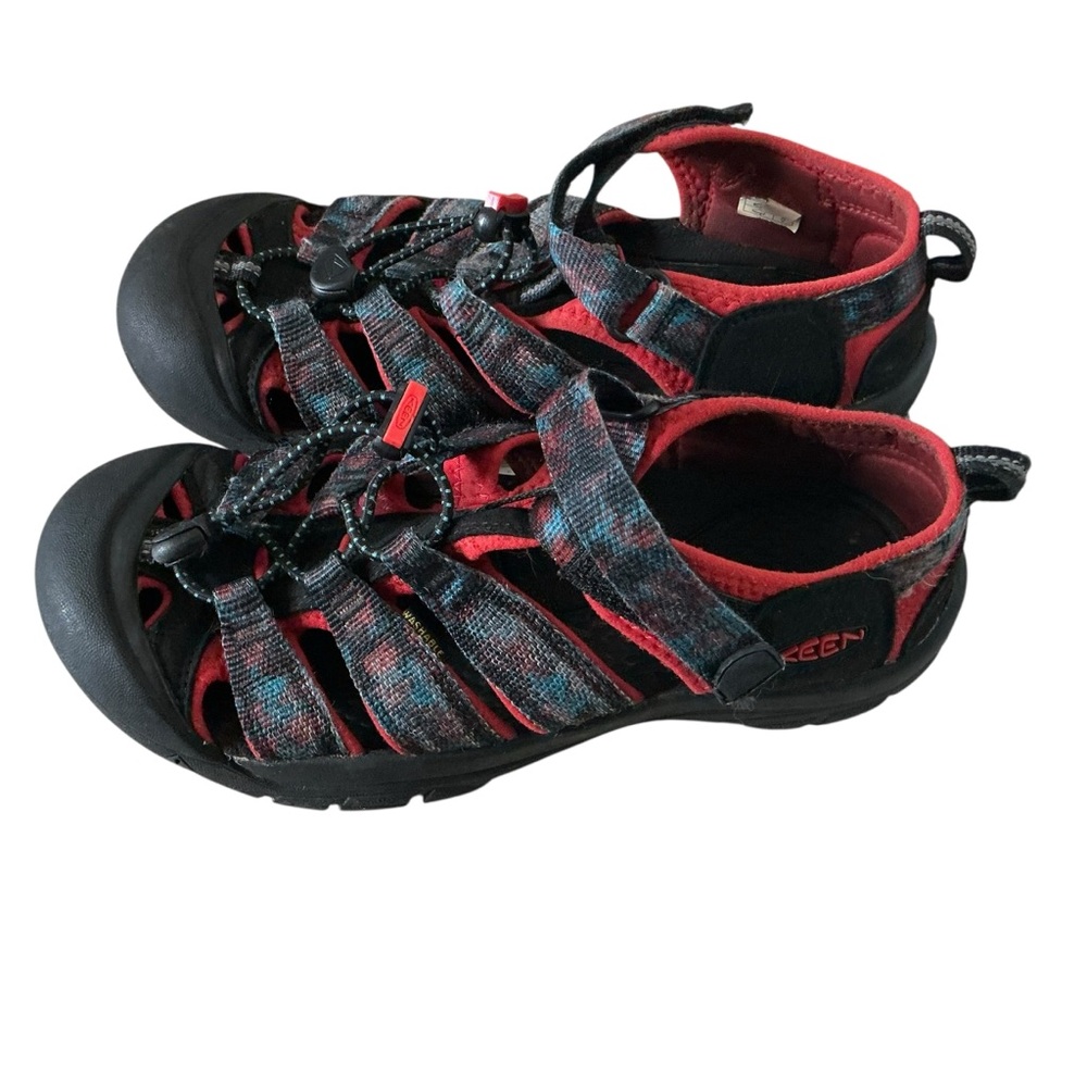 Keen outdoor hiking sandals youth size 5-6 waterproof shoes